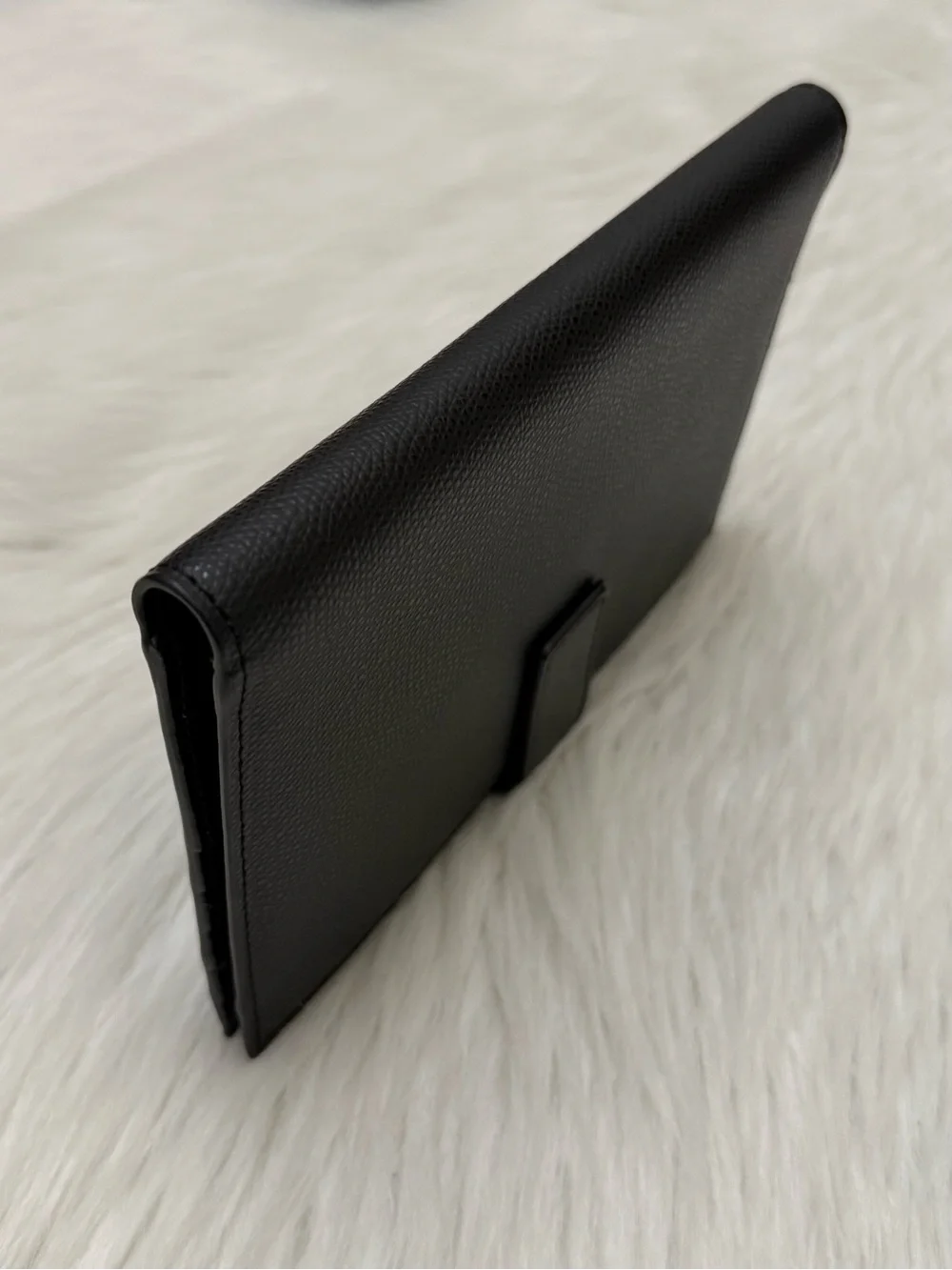 EVERLANE - BLACK TEXTURED PEBBLED LEATHER TRAVELER BIFOLD WALLET